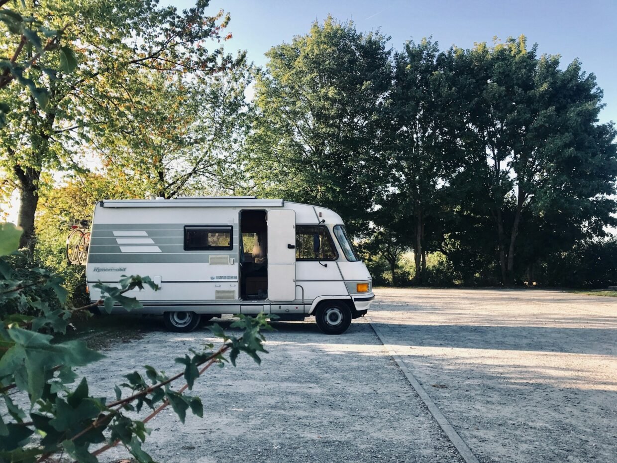 Camper aparcada correctamente para dormir en Mallorca